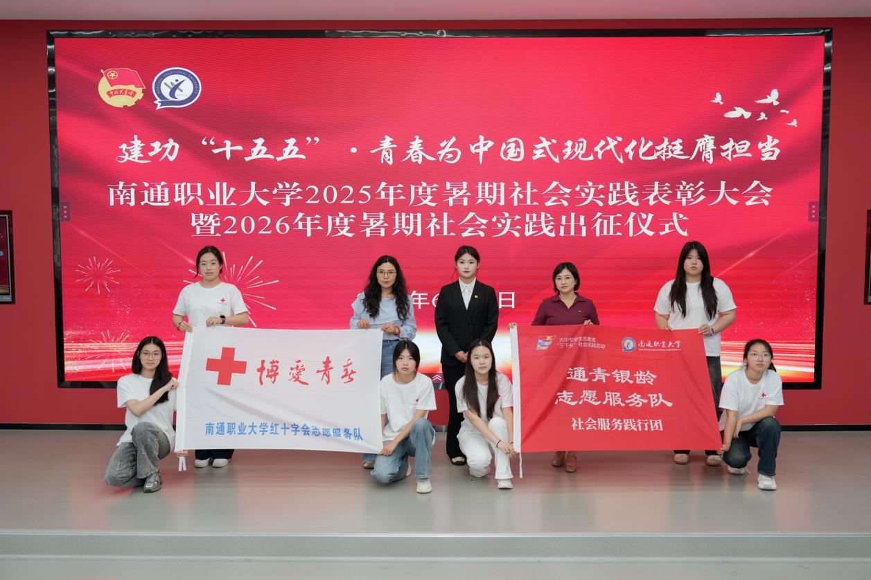引导学生党员铭记历史